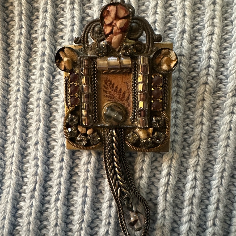 Ayala bar brooch